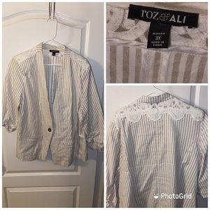 Roz & Ali Rouched Sleeve Blazer